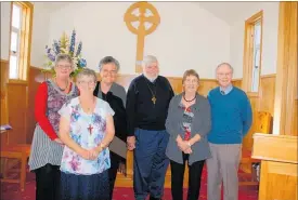  ??  ?? Past ministers, from left, Wendy Thornburro­w, Brenda Marshall, Barbara and Robert Allan, Helen and Malcolm Wall.