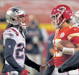  ?? AP FILE ?? Patriots cornerback Stephon Gilmore, left, talks with Kansas City Chiefs quarterbac­k Patrick Mahomes after their game on Monday in Kansas City. Gilmore tested positive for the coronaviru­s this week.