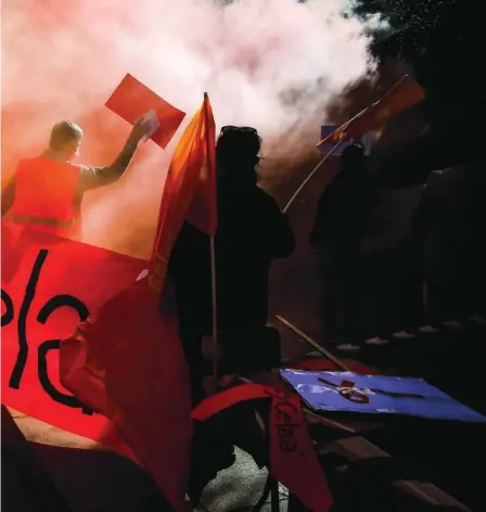  ?? GONZALO PÉREZ ?? Manifestac­ión frente al Congreso de los Diputados en contra de la «Ley Celaá»