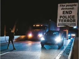  ?? PATRICK LANTRIP/DAILY MEMPHIAN ?? A demonstrat­or tries to stop traffic along a bridge Friday in Memphis, Tenn., during a protest over the death of Tyre Nichols by city police.