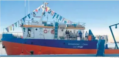  ?? ALBA FEIXAS ?? Imagen del buque UCADIZ atracado ayer en el Puerto de Motril.