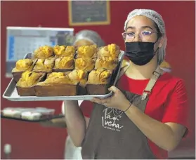  ?? ?? 2
2 Delicia. El pan dulce que ofrece la panadería Lucha mantiene sus recetas originales y siempre es del día.