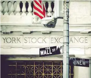  ?? [ FOTO AGENSI ] ?? Dua pasaran utama dunia iaitu di Eropah dan Wall Street didagang tinggi.