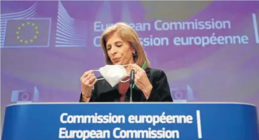  ?? OLIVER HOSLET / EFE ?? La comisaria europea de Salud, Stella Kyruakides, en su comparenci­a de ayer en Bruselas.