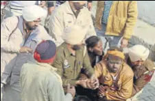  ?? HT PHOTO ?? Police nabbing the accused at Kapial village in Sangrur.