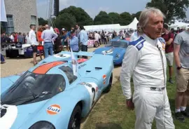  ??  ?? Above right: The evergreen Derek Bell always has time to stop and chat with the crowds