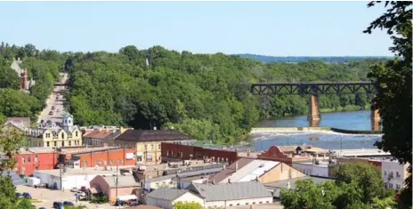  ?? MEGAN OGILVIE PHOTOS ?? Paris, Ont., is home to two rivers that flow through the town, — the Grand River and the Nith River. Many locals will admit their favourite is the Nith.