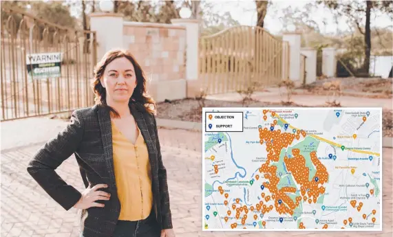  ?? ?? Gold Coast Division 7 candidate Jenna Schroeder outside the Arundel Hills site and (inset) a map showing location for support or objection to the developmen­t.