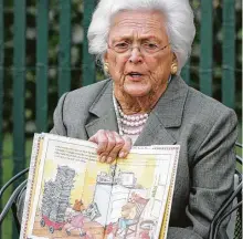  ?? Saúl Loeb / AFP/Getty Images ?? En esta foto de archivo, de 2008, Barbara Bush lee el cuento "Arthur's New Puppy" ante unos niños.