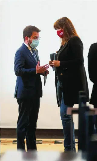  ?? EFE ?? El líder de ERC, Pere Aragonès, junto a la presidenta del Parlament, Laura Borràs