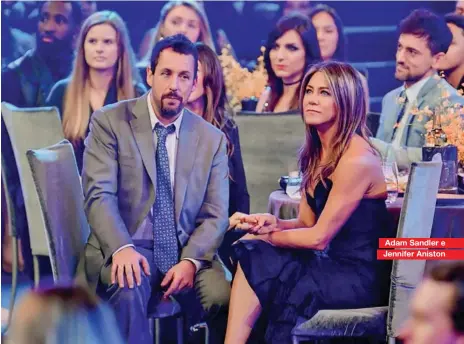  ??  ?? Adam Sandler e Jennifer Aniston