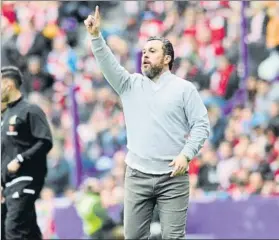  ?? FOTO: JUAN ECHEVERRÍA ?? Sin respuesta
Sergio González gesticula en el choque frente al Athletic