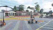  ?? FOTO: JOSÉ E. CARÍAS ?? La plaza del poblado ha sido remozada para la celebració­n.