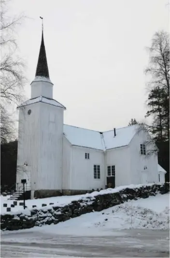  ??  ?? Bjelland kirke er den tredje kirken som står på samme plass. Dagens kirke ble bygget på 1700-tallet, og er ikke den samme herr Tollach var prest i.