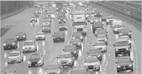  ?? SCOTT OLSON/GETTY IMAGES ?? Travelers sit in a traffic jam as they hit the road for the Thanksgivi­ng weekend last year in Chicago.