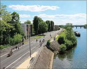  ??  ?? La berge de la Seine a été aménagée pour être consacrée aux loisirs.