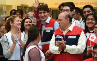  ?? SEAN KILPATRICK, THE CANADIAN PRESS ?? Justin Trudeau and wife Sophie Grégoire Trudeau (left) visit a Red Cross centre in Mexico City on Thursday.