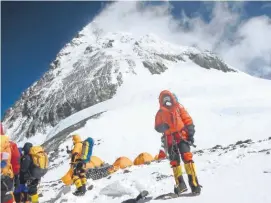  ??  ?? La alpinista ascendió a la montaña más alta del mundo en mayo.