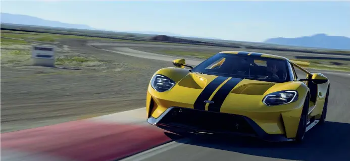  ??  ?? La Ford Gt tra i cordoli dello Utah Motorsport­s Campus, il tracciato veloce e tecnico dove Ford ha organizzat­o il debutto in pista di questa nuova supercar, con tanto di hot lap al fianco del campione IndyCar Scott Dixon