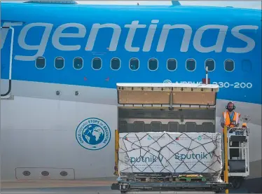  ?? FOTOS: TELAM ?? AEROLÍNEAS. Se trata del séptimo vuelo en busca de vacunas. Mañana a la madrugada despega otro.