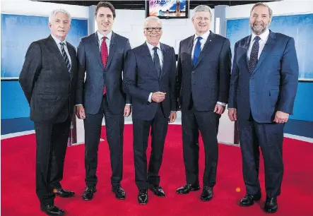  ?? JOEL LEMAY/ THE CANADIAN PRESS POOL ?? From left, Bloc Québécois Leader Gilles Duceppe, Liberal Leader Justin Trudeau, journalist Pierre Bruneau, Conservati­ve Leader Stephen Harper and NDP Leader Tom Mulcair pose before a French-language debate broadcast by the TVA network in Montreal on...