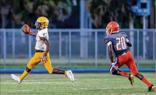  ?? CONTRIBUTE­D BY COLIN GRAULICH ?? Glades Central senior wide receiver Jymetre Hester (4) had 797 receiving yards and 11 touchdowns last year for a team that finished 6-4 overall, losing in the regional semifinals.