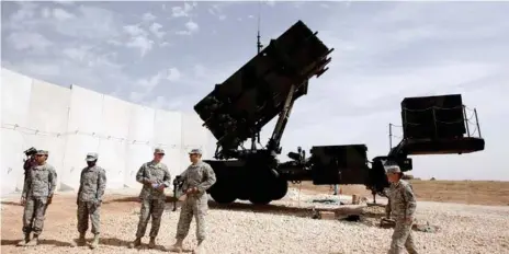  ??  ?? L'Allemagne confirme son attachemen­t aux Etats-Unis et à l'OTAN en continuant à s'approvisio­nner de missiles américains : Patriot et AGM-88E.