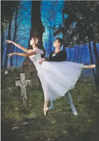  ?? CONTRIBUTE­D PHOTO ?? Samantha Sole and Dillon Davis are partnered in the roles of Giselle and Albrecht in the Chattanoog­a Ballet production of ‘Giselle — Act II.”