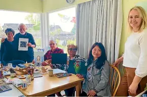  ?? ?? Pictured at the Friday Art Group are, (from right to left) Grace Garde, Ka Kiu, Nita Wallis, John Jones, Peter McQuarrie and Janis Mysliwiec. The Friday Art Group is held every week from 10.30am to 12.30pm.