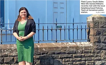  ?? PLAID CYMRU ?? Plaid Cymru South Wales West MS Sioned Williams recently met with the local Neighbourh­ood Policing Team at Gorseinon police station.