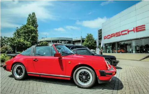  ??  ?? Neil’s 911SC got most of the popular upgrades of the day, including front and rear spoilers, 16in Fuchs wheels, Bilstein dampers and limited slip diff