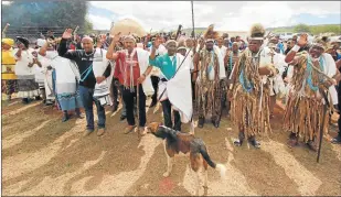  ?? Picture: LULAMILE FENI ?? UNSUNG HERO: AmaXhosa King Mpendulo Sigcawu is flanked by royal family members and traditiona­l healers at the King Ntaba Sarhili commemorat­ion held in Hoyita near Cofimvaba on Friday