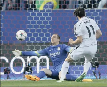  ?? PICTURE: EPA ?? Atletico Madrid’s Slovenian goalkeeper Jan Oblak clears the ball before Real Madrid’s Welsh winger Gareth Bale during the Champions League quarter-final first leg at Vicente Calderon Stadium last night.