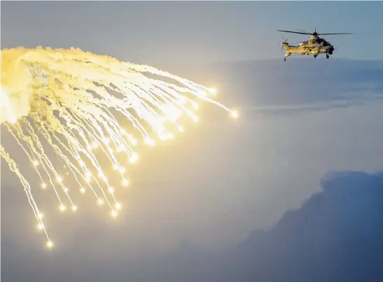  ?? Picture: Gallo Images ?? BYGONE DAYS. The SANDF displays some of its firepower to a crowd of thousands at Sunrise Beach on National Armed Forces Day in 2019 in Cape Town.