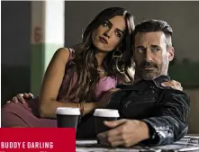  ??  ?? BUDDY E DARLING Hamm con Eiza González, 27 anni, in una scena di Baby Driver - Il genio della fuga.