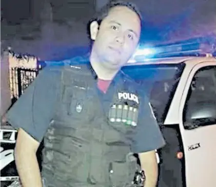  ??  ?? Ejecutado. El sargento Gerardo Abarza (35) recibió un tiro en el pecho y no llegó a disparar.