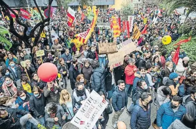  ?? MANÉ ESPINOSA ?? Imatge d’una de les cinc vagues que els sindicats van convocar al març