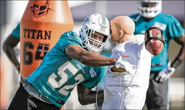  ?? ALLEN EYESTONE / THE PALM BEACH POST ?? Miami Dolphins linebacker Raekwon McMillan practices rushing the quarterbac­k Friday during training camp in Davie. McMillan, 22, who tore up a knee in last year’s preseason, says this is his year.