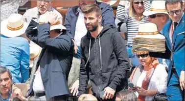  ??  ?? EN LA CAPITAL. Gerard Piqué, durante el Mutua Madrid Open que se disputó en la Caja Mágica.