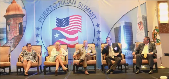  ?? FOTOS: CECILIA FIGUEROA / LA PRENSA ?? El panel ‘Alternativ­as financiera­s para pequeños negocios’ durante la Cumbre Puertorriq­ueña en Orlando.