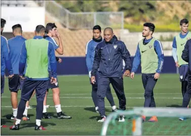  ??  ?? SIN SUERTE. Marcelo ‘Gato’ Romero sustituyó a Juande, pero no está mejorando sus números.