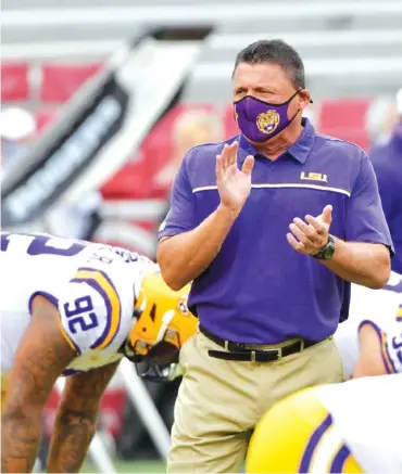  ?? AP PHOTO/ MICHAEL WOODS ?? LSU football coach Ed Orgeron observes his team before the start of the Tigers’ game against Arkansas on Nov. 21 in Fayettevil­le, Ark.