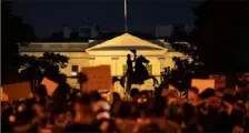  ?? Erin Schaff/The New York Times ?? Protesters demonstrat­e near the White House on Tuesday.