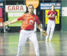  ?? FOTO: LUIS M. UNCITI ?? Imparables Aimar Olaizola y Zabaleta ganaron con claridad en Logroño