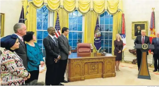  ?? RON SACHS / EFE ?? Trump, durante una recepción en la Casa Blanca celebrada el sábado.