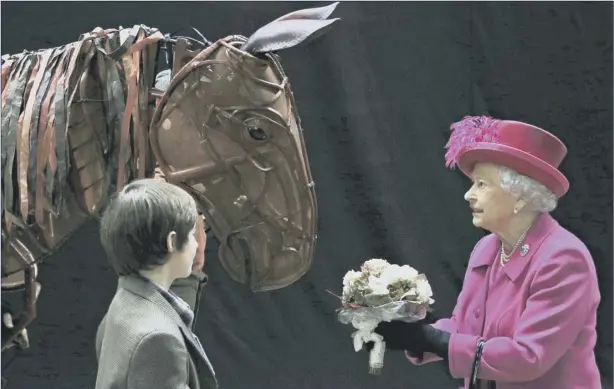  ?? Picture: AP ?? The Queen, known for her love of horses, greets Joey, the mechanical animal at the heart of the play
at the National Theatre yesterday