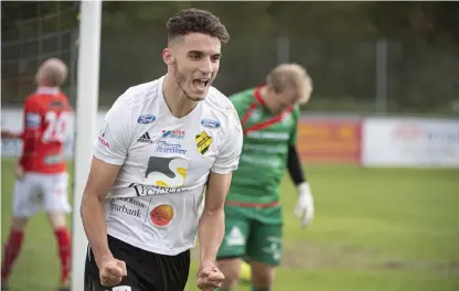  ?? Bild: Jari Välitalo ?? Gjenis Zeqiri och hans hattrick mot Fjärås var en stor bidragande orsak till storsegern.