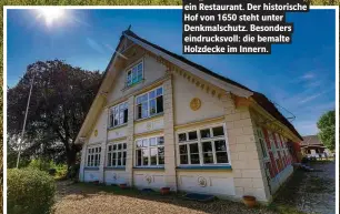  ??  ?? Die „Deichmamse­ll“ist heute ein Restaurant. Der historisch­e Hof von 1650 steht unter Denkmalsch­utz. Besonders eindrucksv­oll: die bemalte Holzdecke im Innern.