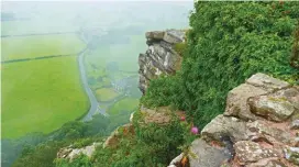  ??  ?? ABOVE RIGHT
Looking over the walls
of Beeston Castle