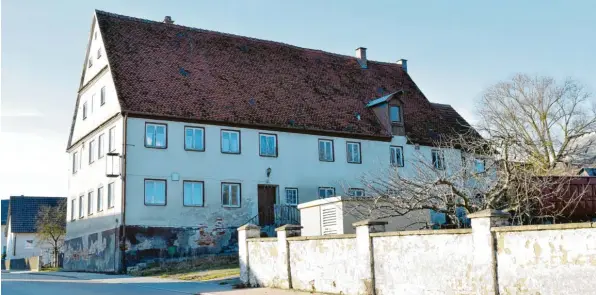  ?? Foto: Brigitte Bunk ?? Das ehemalige Gasthaus „Oberer Wirt“am Herrenberg in Unterthürh­eim hat einen neuen Eigentümer.